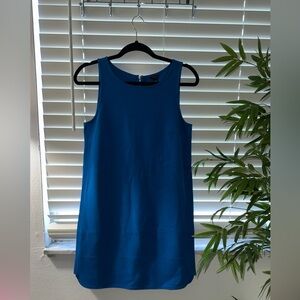 This Ann Taylor dress features a striking blue